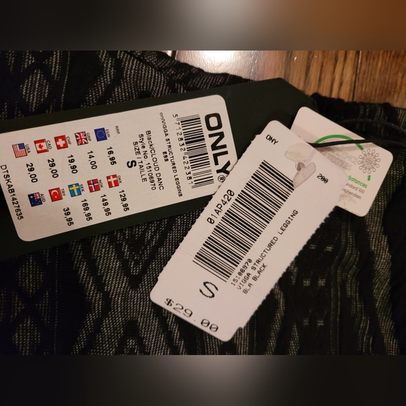 ONLY NWT Printed Leggings, stretchy. - Picture 2 of 12